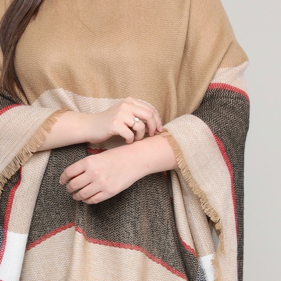 Pull Over Poncho - Picture 3 of 7